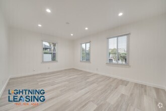 Building Photo - 1363 1/2 Hauser Blvd-4D