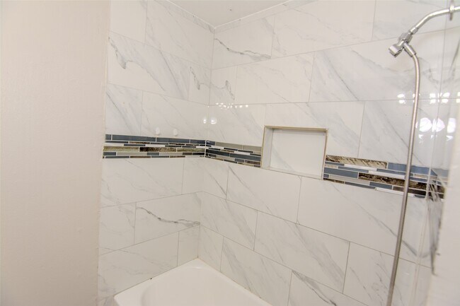 Building Photo - 1651 Northwood St