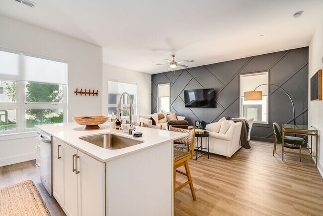 Building Photo - Fully Furnished near Soccer stadium