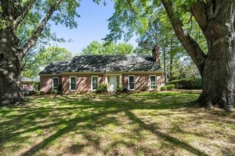Building Photo - 2925 Fernway Dr