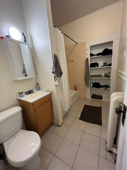 Building Photo - 376 Riverway