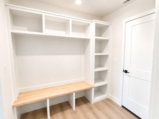 Building Photo - 5309 Makana Ln