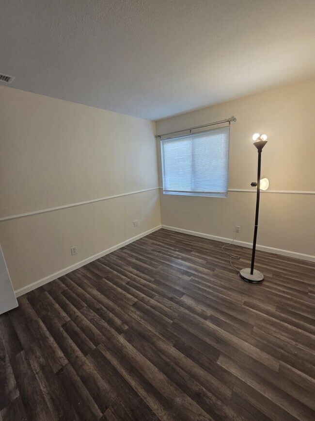 Building Photo - $4,200 p/mo - 3br/2ba in one of Oceanside's finest neighborhoods