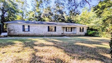 Building Photo - 1485 Pine Ln Dr
