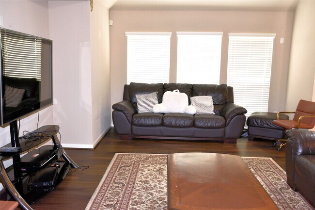 Building Photo - 5106 Autumn Rose Ln