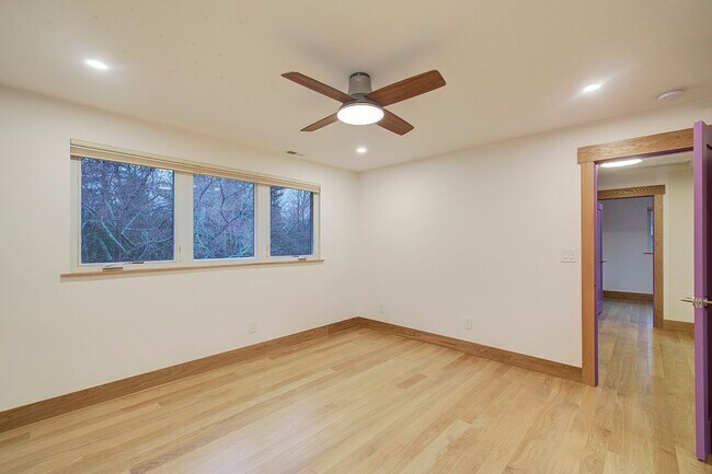 Building Photo - 3Bd/2.25Ba North Bend House