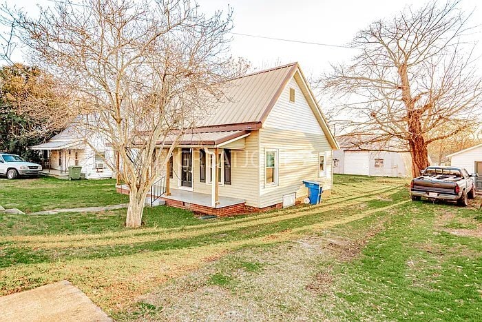 Building Photo - 204 Woodside Ave