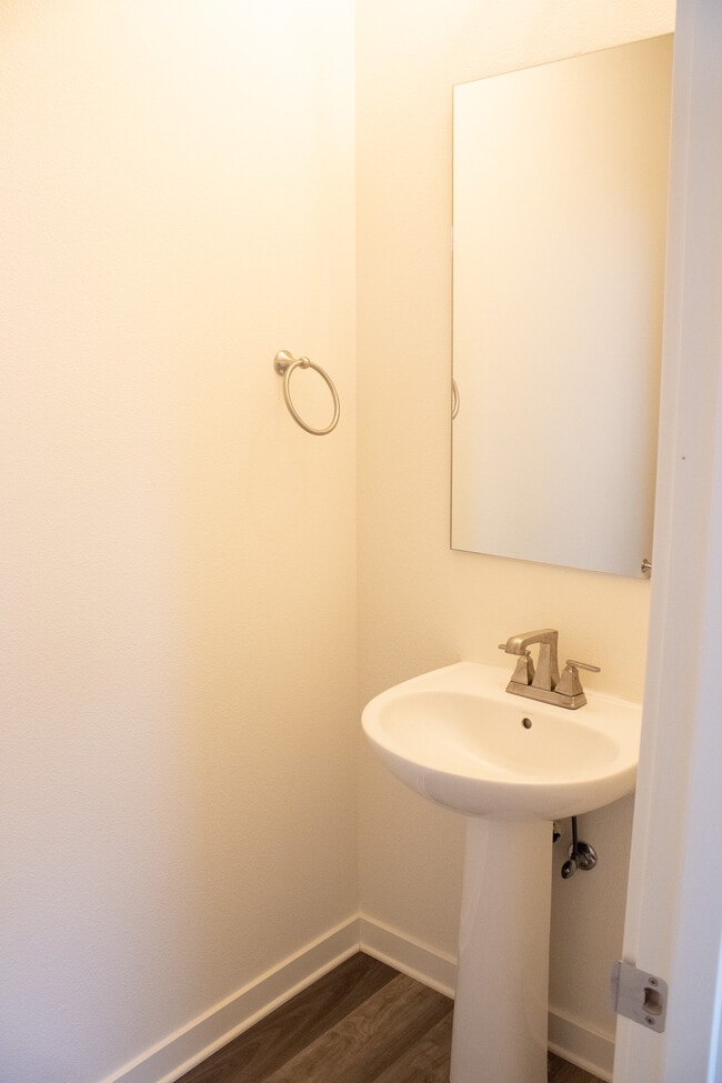 Building Photo - 289 NE Arrowhead Dr