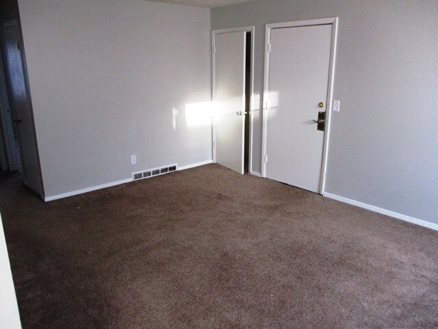 Building Photo - 1506 Ensign Dr