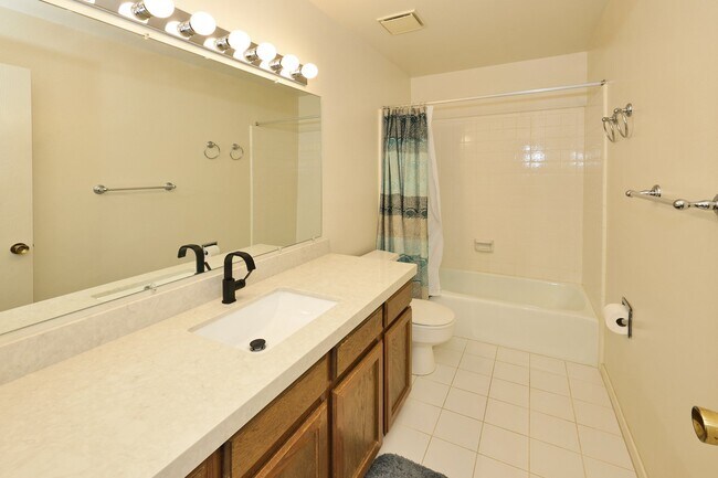 Building Photo - 4498 W Skye Dr