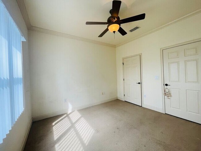 Building Photo - Spacious Two-Story Townhome-Bella Vista-2646 Bella Vista Dr Davenport FL 33897