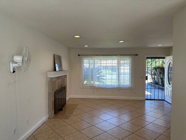 Building Photo - Ontario single 3 bed 2 bath single house