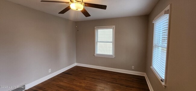 Building Photo - 208 Colonial Dr