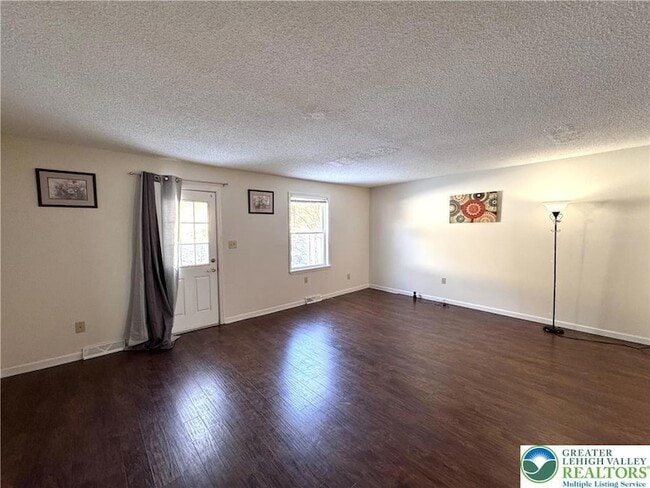 Building Photo - 8315 Countryside Ln