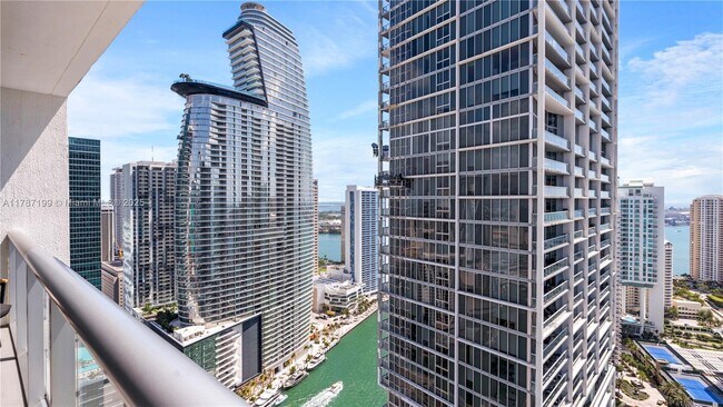 Building Photo - 485 Brickell Ave