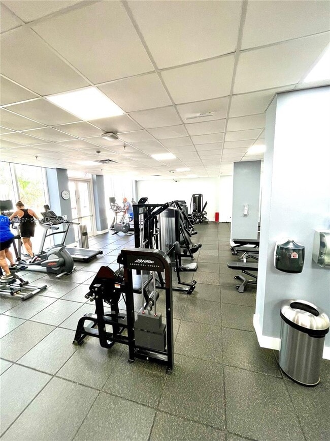 Building Photo - 2030 S Ocean Dr