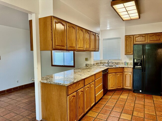 Building Photo - 12283 Woodside Dr