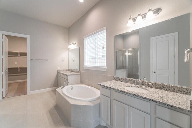 Building Photo - 2344 Goldenglade Dr