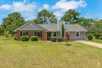Building Photo - Charming 3BR Ranch Style Home on Quiet Cut...