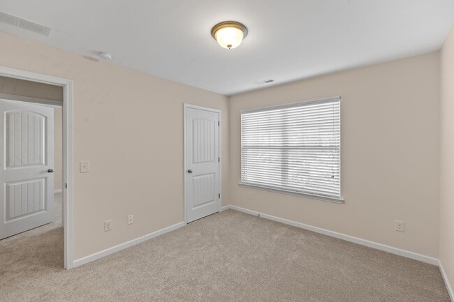 Building Photo - 3 Bedroom - Cary Townhome in Central Location!!! Close to 540 and Research Triangle Park!