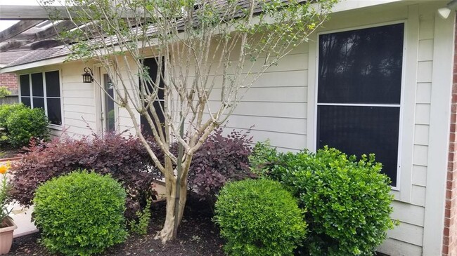 Building Photo - 935 Rock Springs Dr