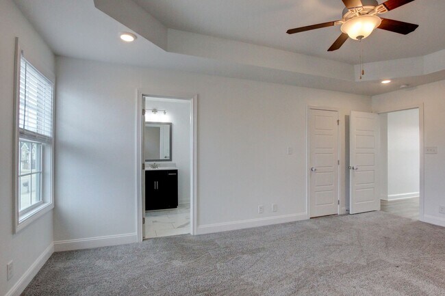 Building Photo - Fresh and so Clean Clean Close to Everything!