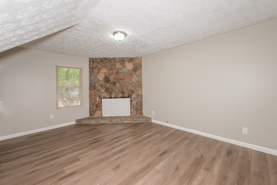 Building Photo - 5603 Rock Springs Rd