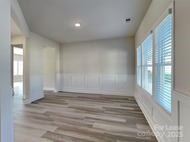 Building Photo - 212 Queenshall Rd