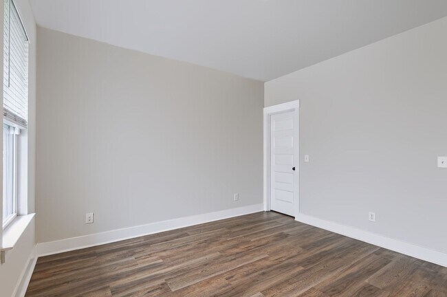 Building Photo - Beautiful 4 Bedroom, 3 Bath Home + Bonus - Available in Smyrna!