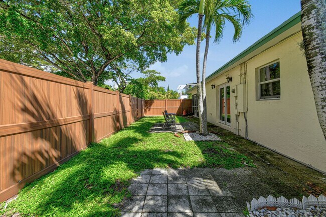 Building Photo - 244 Greymon Dr