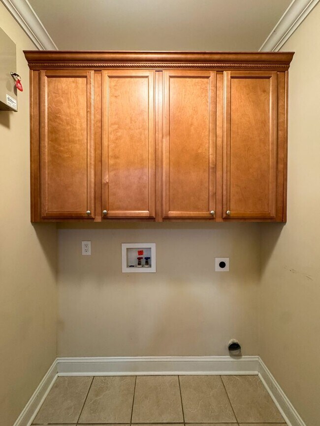 Building Photo - Beautiful 3 Bed 2 Bath Condo with Communit...