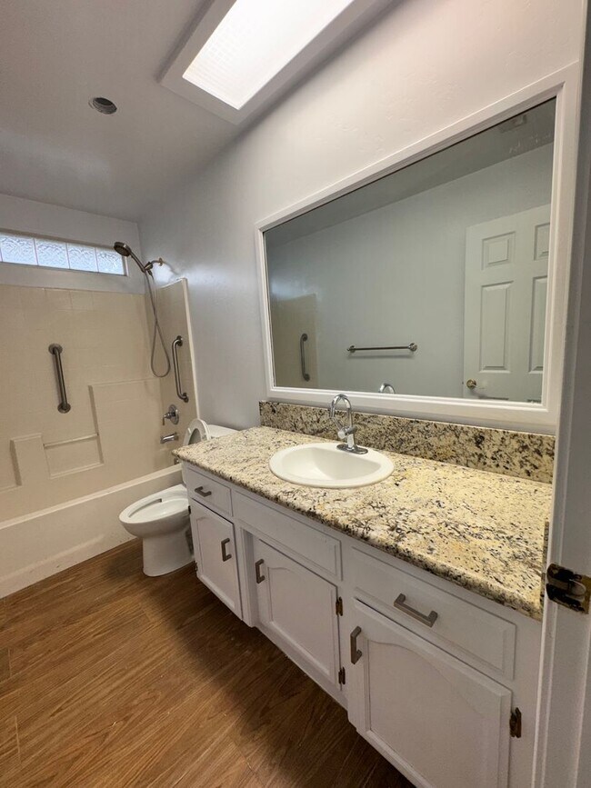 Building Photo - Beautiful 3-Bedroom Home in NW Bakersfield $2,300 rent/deposit !!!!