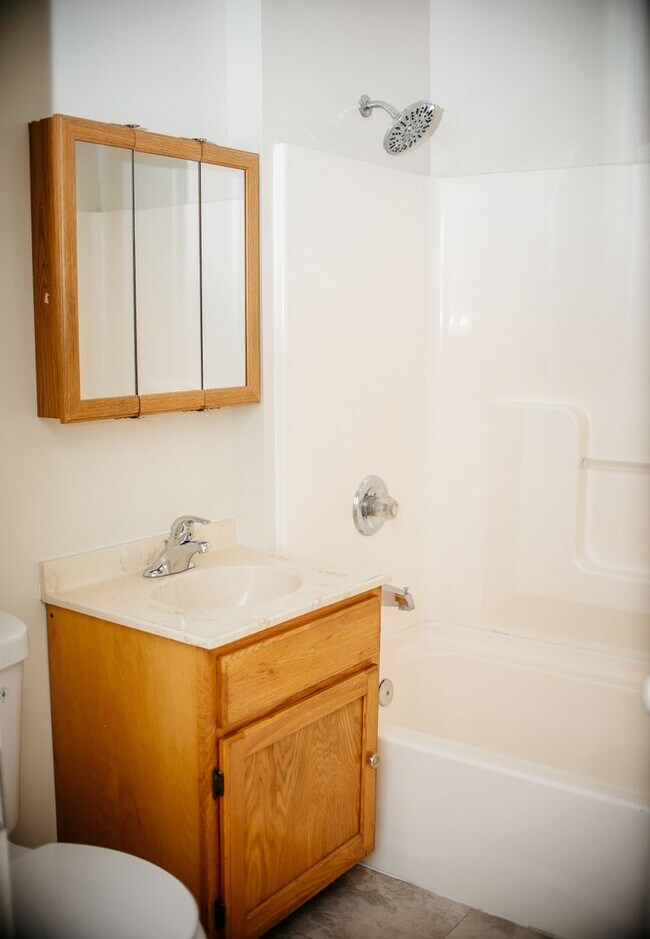 Building Photo - 204 E High St