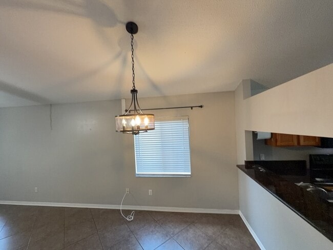 Building Photo - 2201 Grasmere Dr