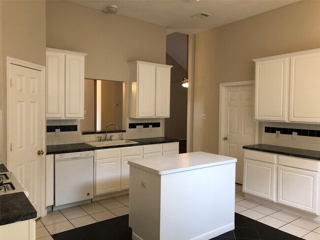 Building Photo - 818 Oak Lodge Ct