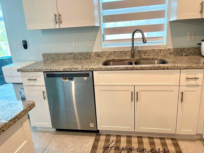 Building Photo - 15096 Aldama Cir