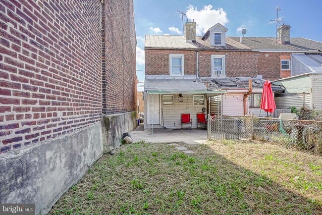 Building Photo - 2713 Kirkbride St