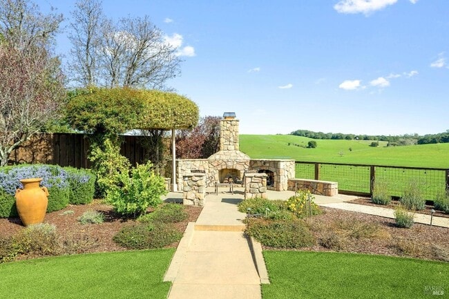 Building Photo - 1051 Stonebridge Dr