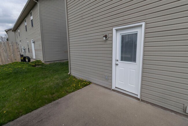 Building Photo - 5305-5307 Currituck Ln