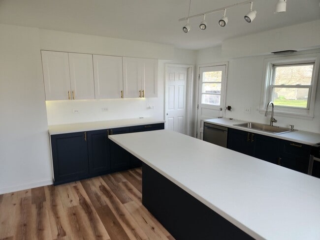 Building Photo - 264 N Jackson St