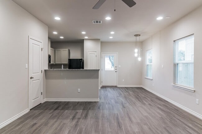 Building Photo - 106 Peruna Dr