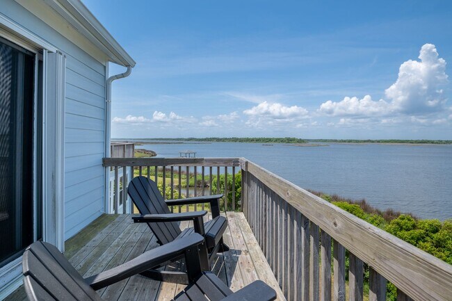 Building Photo - FURNISHED OFF-SEASON MONTHLY RENTAL-STARTING JANUARY 2026