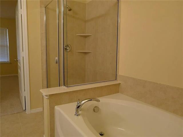 Building Photo - 2824 Castle Creek Dr