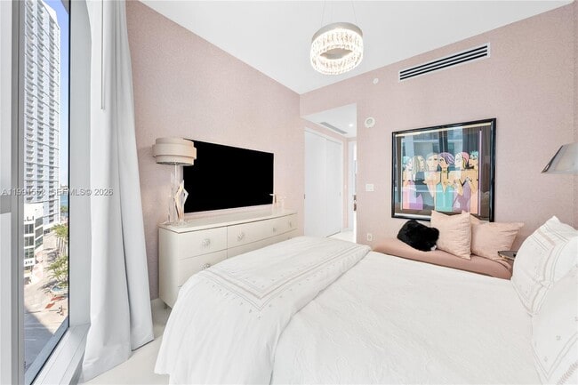 Building Photo - 300 Biscayne Blvd Way