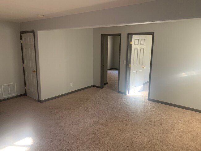 Building Photo - 5615 Marabou Way