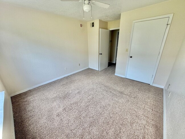 Building Photo - 2550 N Alafaya Trail
