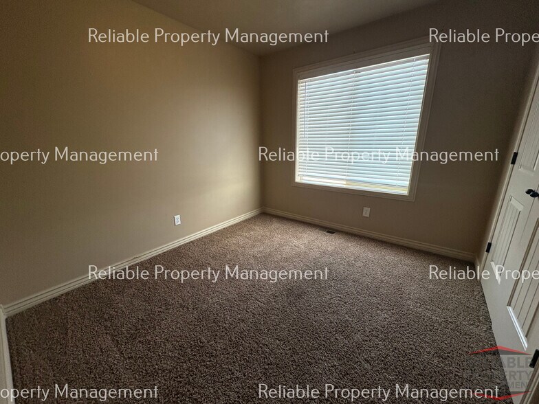 Building Photo - 1060 Stevens Dr