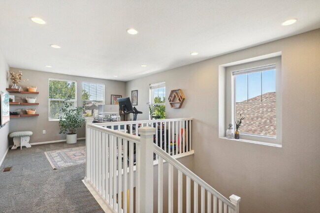 Building Photo - "Spacious 4-Bedroom Retreat with 2.5 Baths in Reunion!"