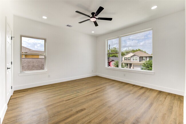 Building Photo - 4554 Newberry St