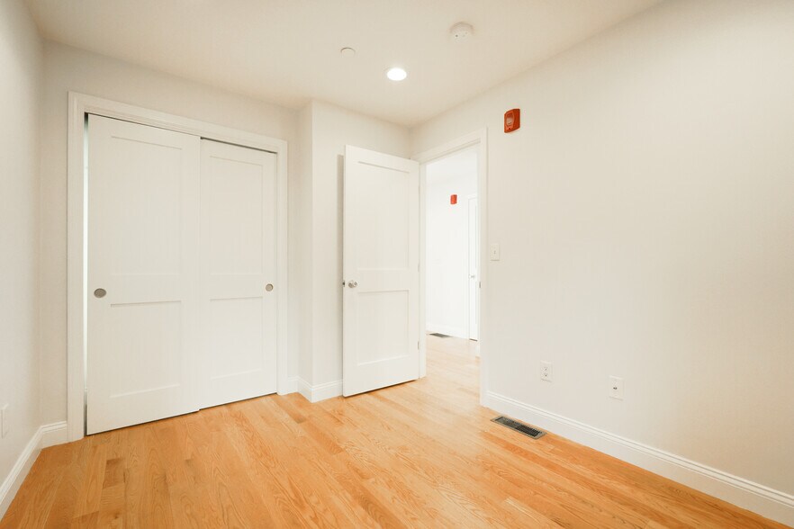 Building Photo - 375 Dorchester St